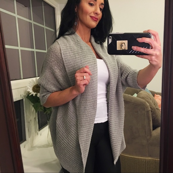 Ariat Sweaters - Ariat large grey dolman sleeve cardigan
